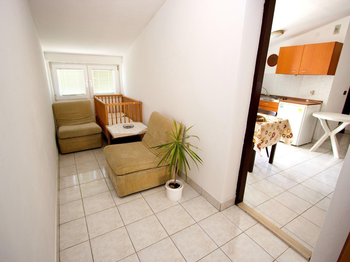 Tin Apartment *