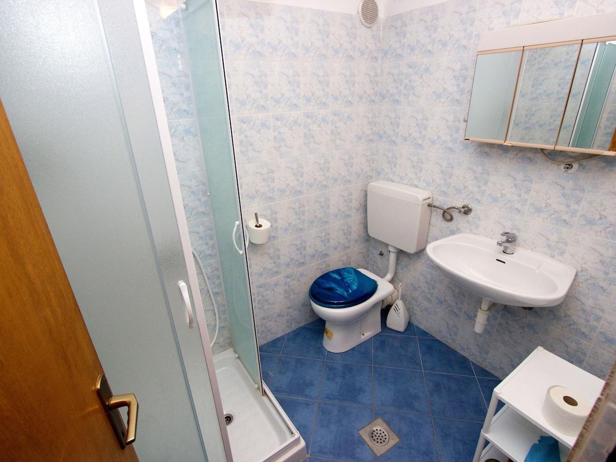 Tin Apartment *